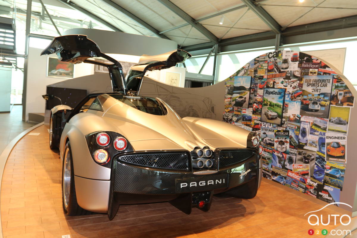 La partie arrière de la Pagani Huayra (2011).