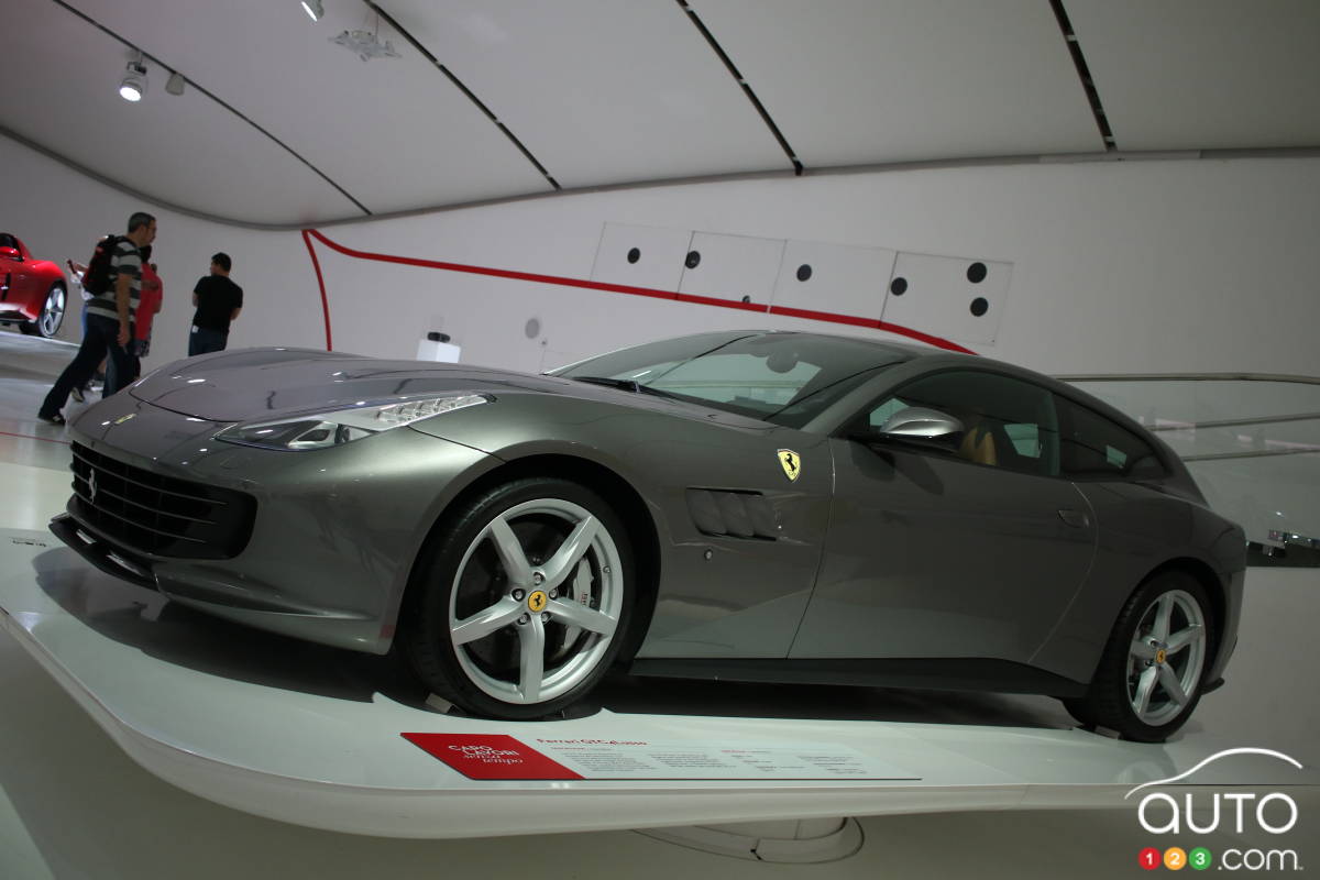 La Ferrari GTC4 Lusso (2016).