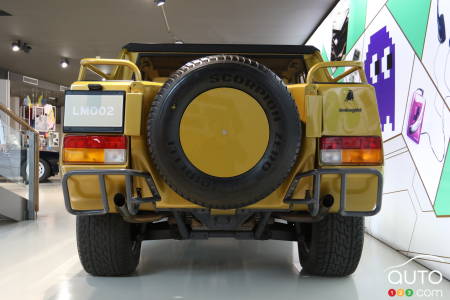 La partie arrière du Lamborghini LM002 (1986).