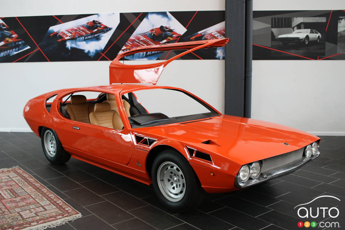 Le prototype de la Lamborghini Espada avec des portes papillon (1967).