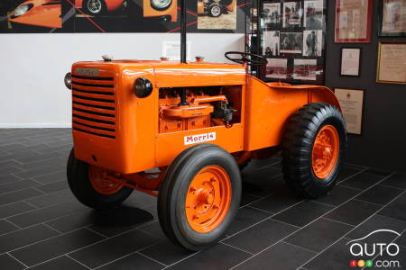 The first tractor model produced by Lamborghini using military surplus parts (1948).