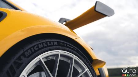 The new Michelin Pilot Sport S 5 tire was developped specially for the Porsche 911 GT3 RS