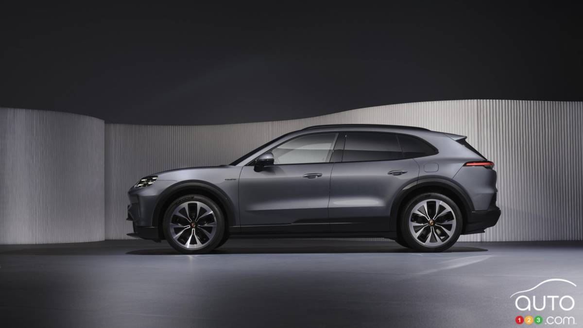 Porsche Cayenne électrique 2026, de profil