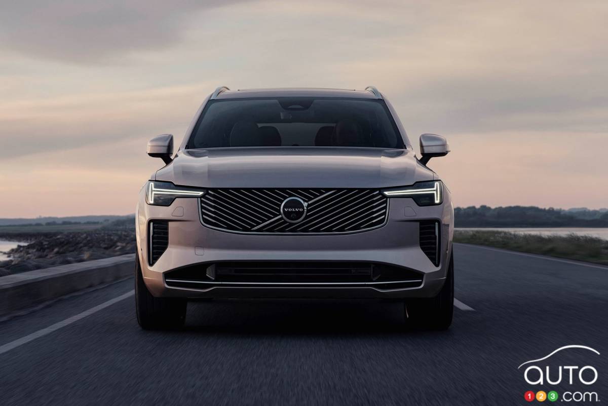 2025 Volvo XC90 Nips and Tuck to Keep the Flagship SUV Fresh