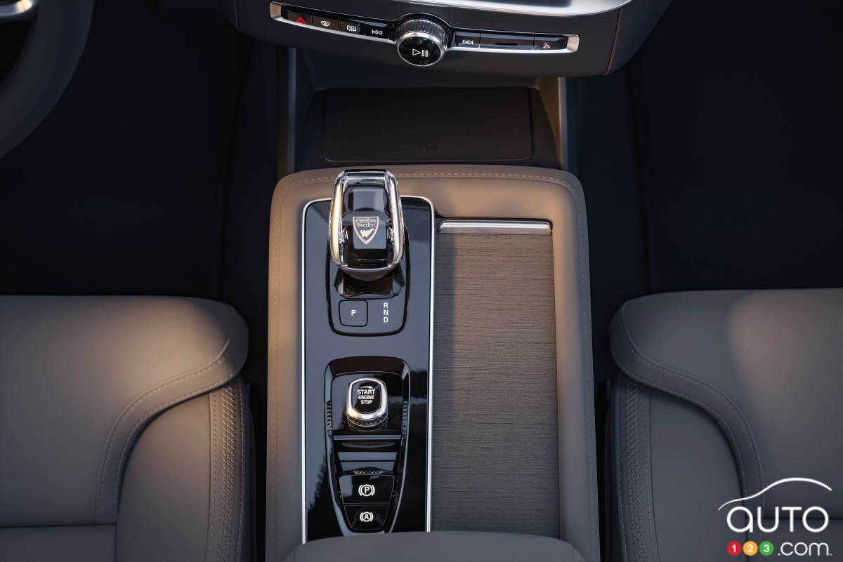 2025 Volvo XC90, central console