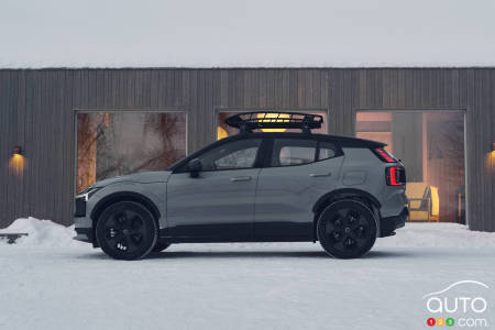 The Volvo EX30 Cross Country, in profile