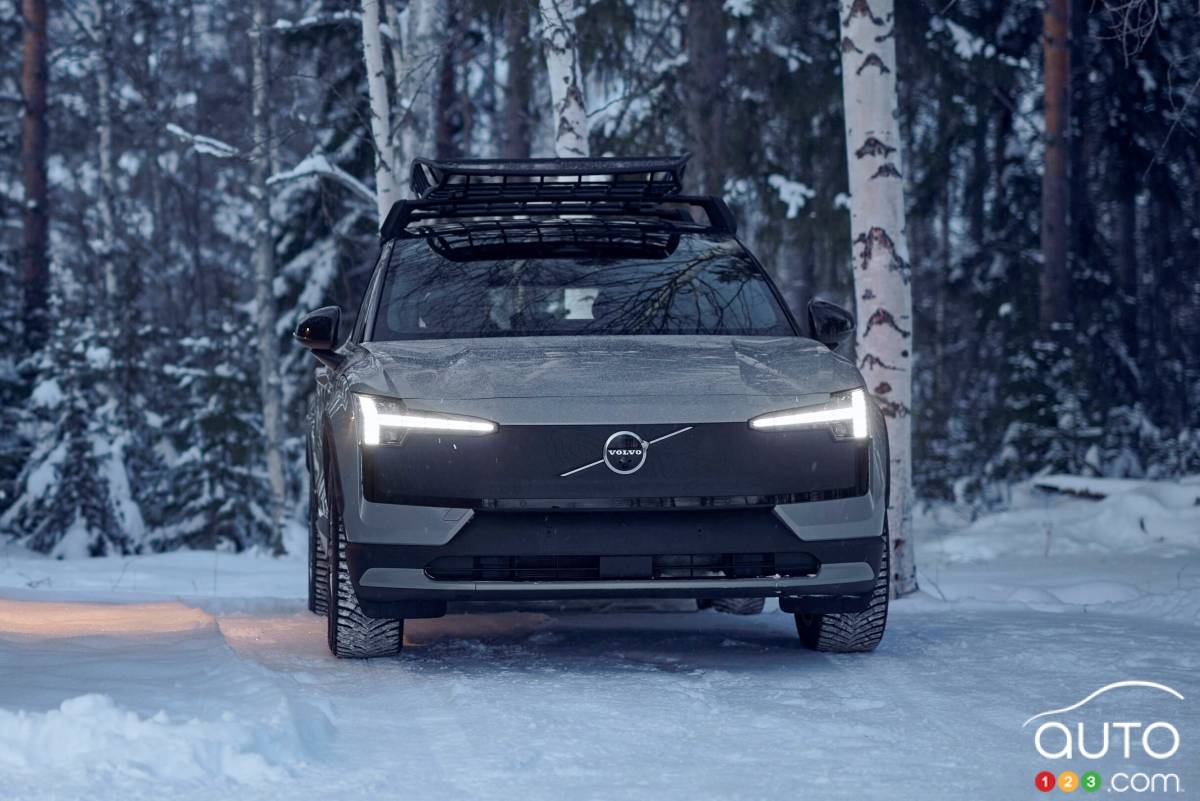 Le Volvo EX30 Cross Country, avant