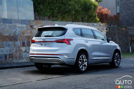 2021 Hyundai Santa Fe, three-quarters rear