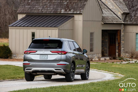 Mitsubishi Outlander 2022, arrière