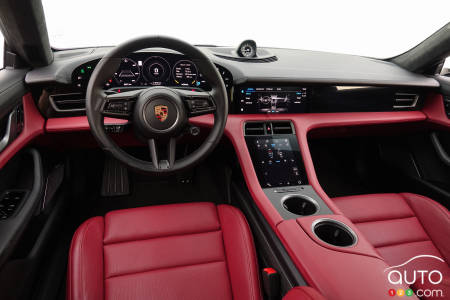 2020 Porsche Taycan Turbo S, interior