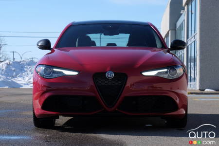L'avant de l'Alfa Romeo Giulia Estrema 2023