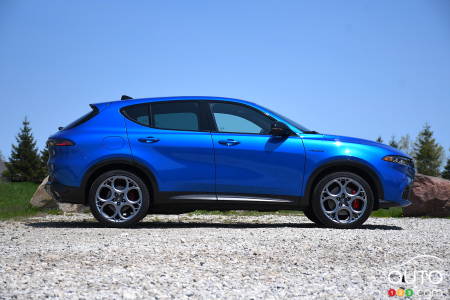 Blue 2024 Alfa Romeo Tonale PHEV