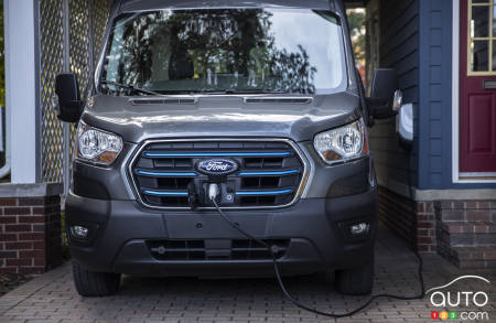 Ford E-Transit 2022, en chargement