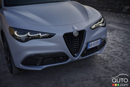 2024 Alfa Romeo Stelvio - Hood and front grille