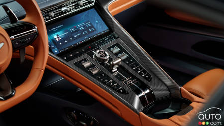 Bas de console de l'Aston Martin DB12 2024