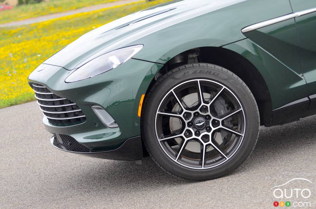 2021 Aston Martin DBX, front grille