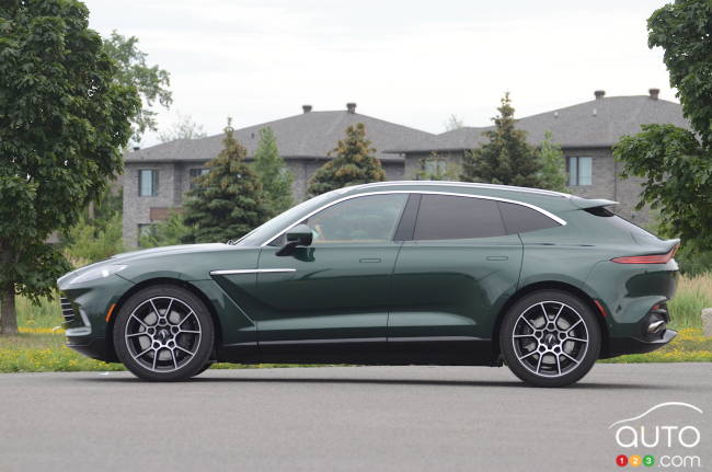 2021 Aston Martin DBX, profile