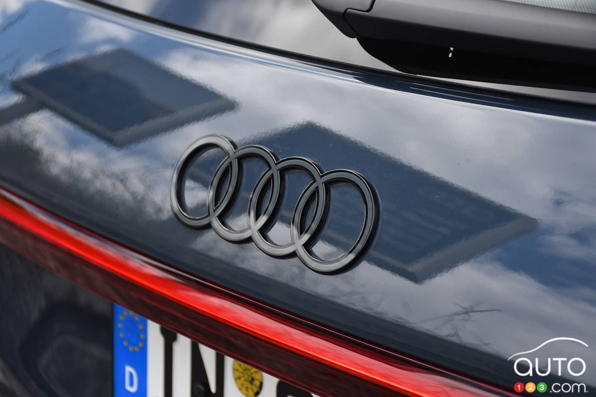 Audi Q6 e-tron 2025, logo Audi