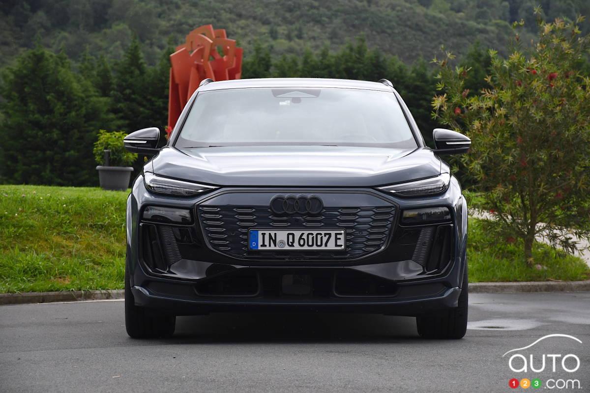 Audi Q6 e-tron 2025, avant