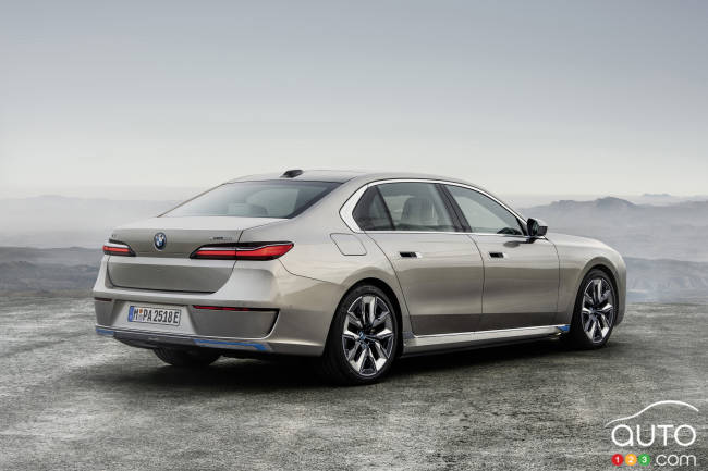 BMW i7 2023 gray