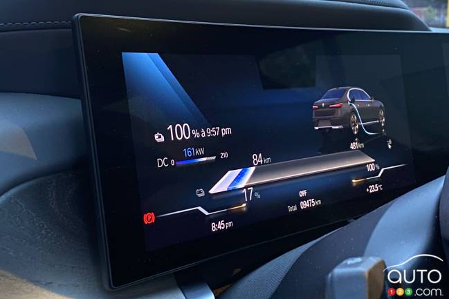 2023 BMW i7 touchscreen
