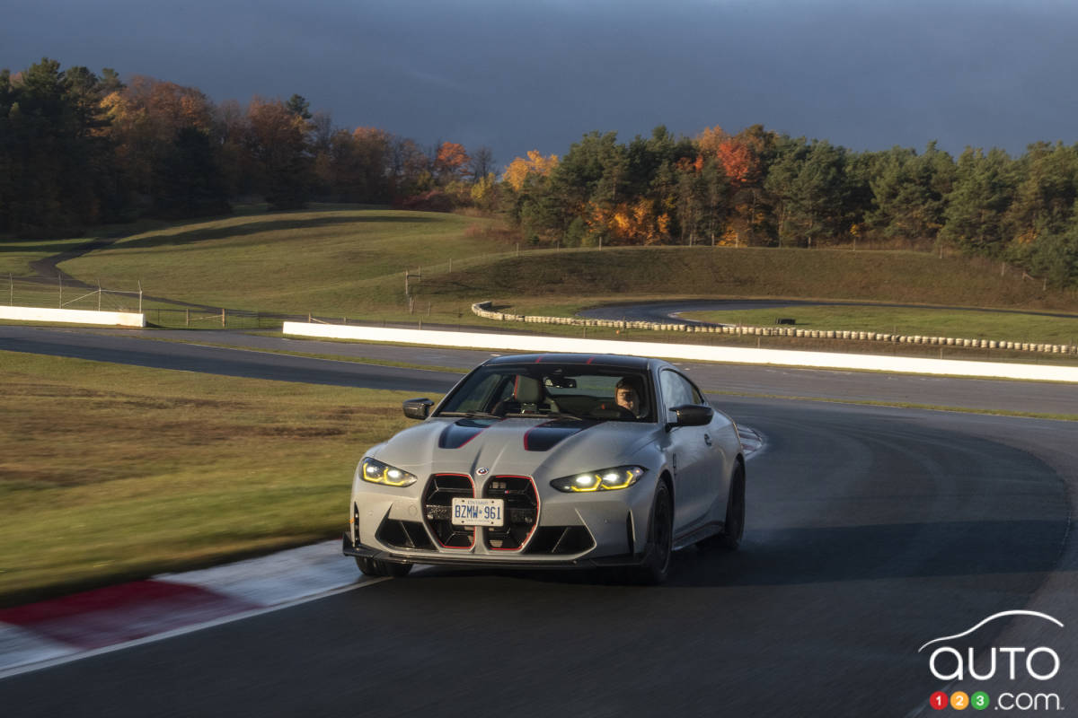 La performante BMW M4 CSL 2023 en piste à Mosport