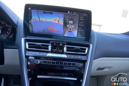 Multimedia screen of 2023 BMW M850