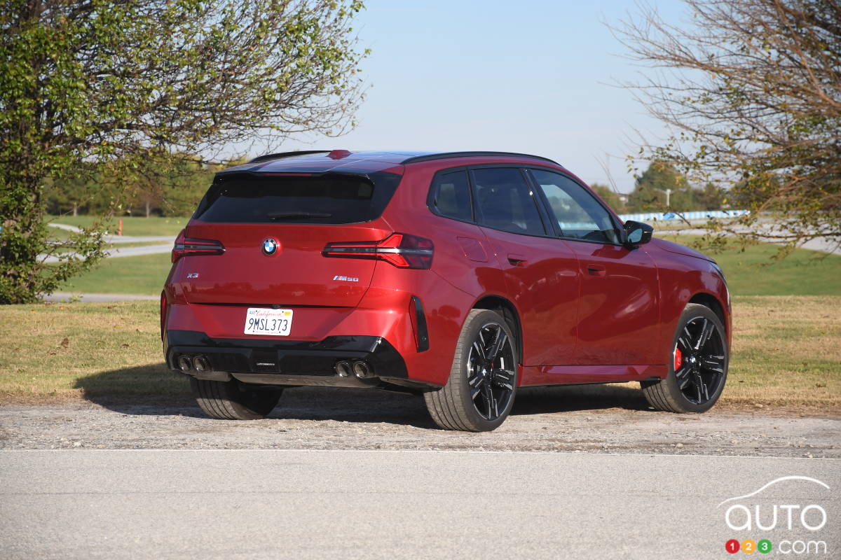 BMW X3 M60 2025, trois quarts arrière