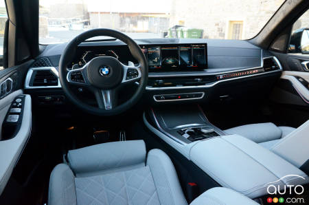2023 BMW X7 XDrive 40i - Interior