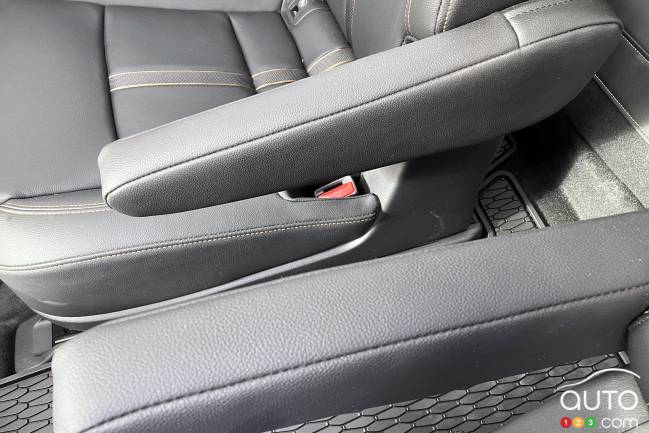 2024 Mazda CX-90 PHEV, armrests