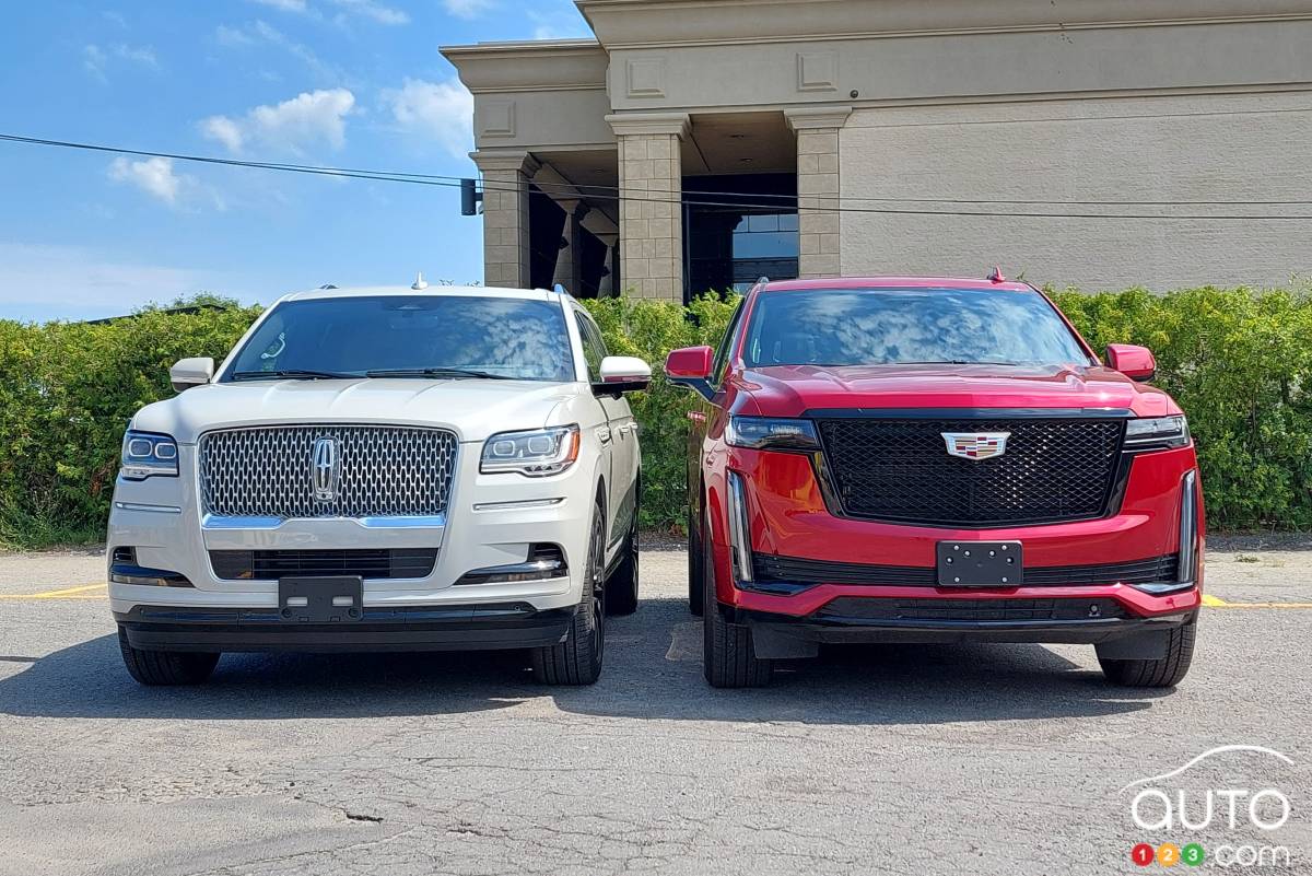 Lincoln Navigator 2022 et Cadillac Escalade 2022 - Devant