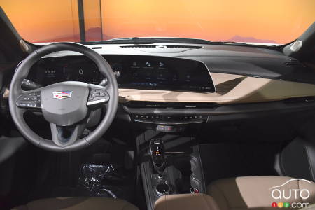 2024 Cadillac XT4 - Steering wheel, dashboard