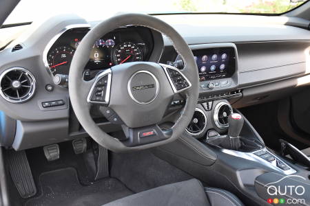 2022 Chevrolet Camaro SS, interior