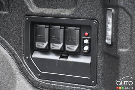 Le Chevrolet Silverado EV RST 2024, prises électriques