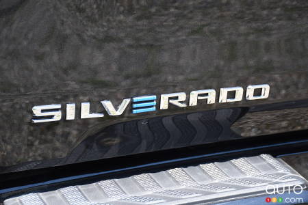 Chevrolet Silverado EV RST 2024, écusson