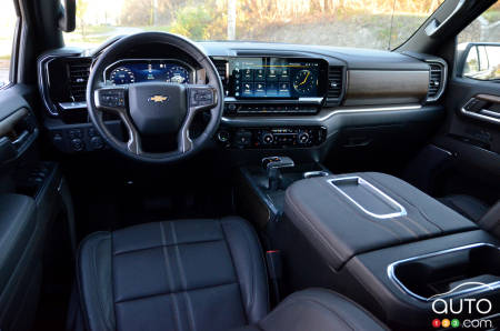 2022 Chevrolet Silverado High Country - Interior