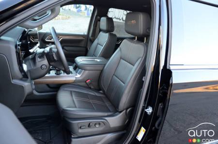 2022 Chevrolet Silverado High Country - Car seat