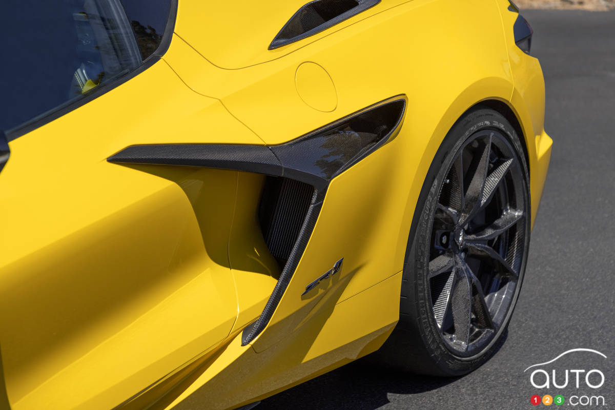 Chevrolet Corvette ZR1 Coupe 2025, conduit latéral