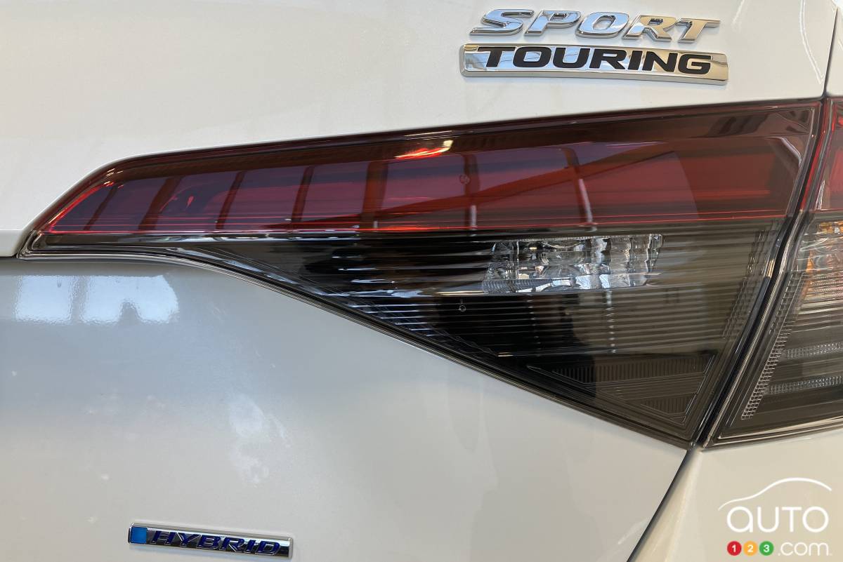Écussons sur la Civic Sport Touring Hybride