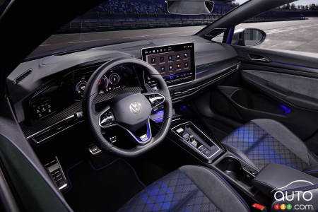 2025 Volkswagen Golf R, interior