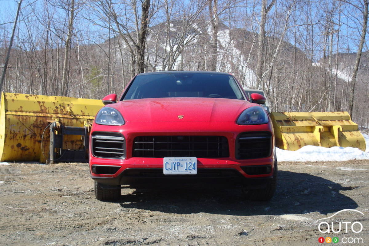 Porsche Cayenne GTS coupé 2021, avant