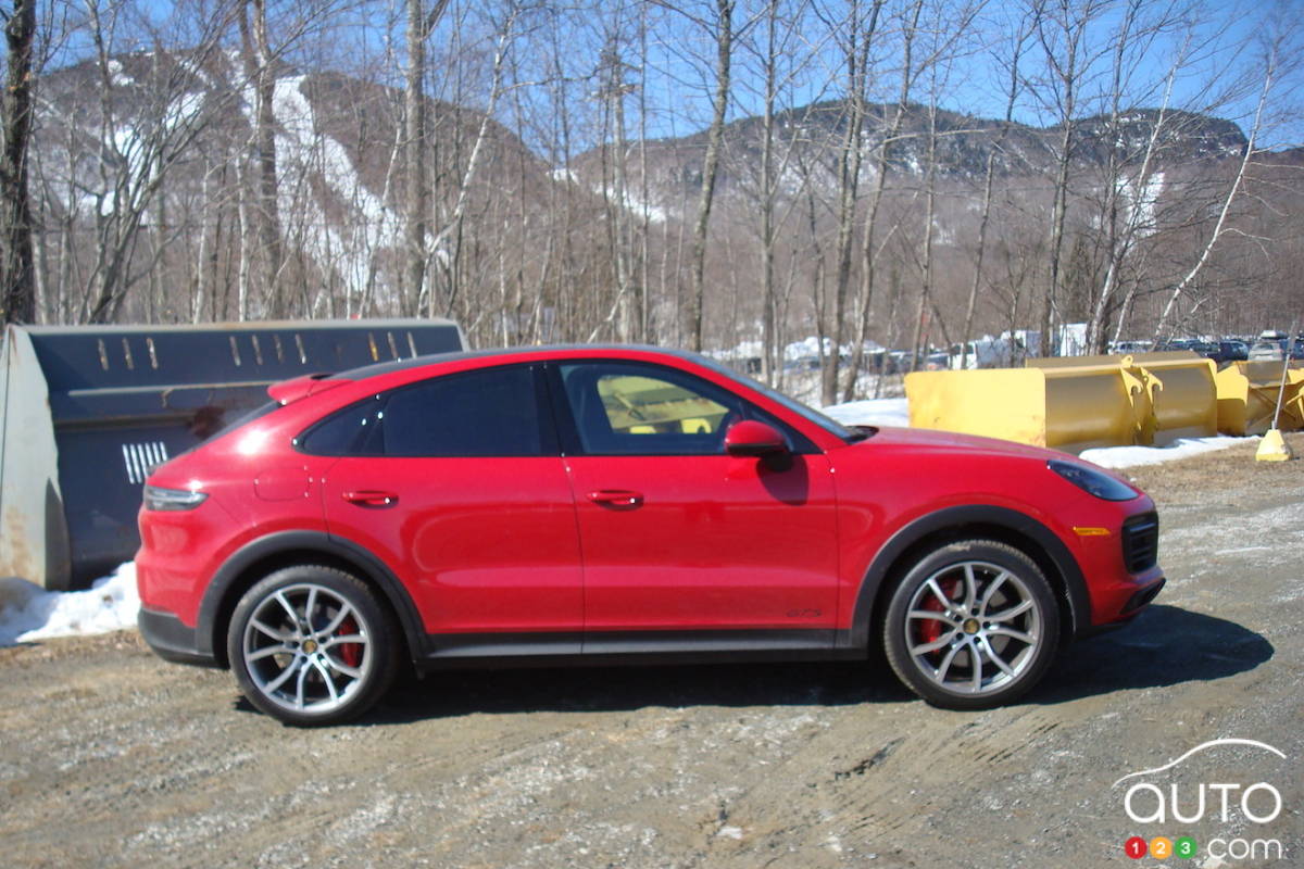 Porsche Cayenne GTS coupé 2021, profil