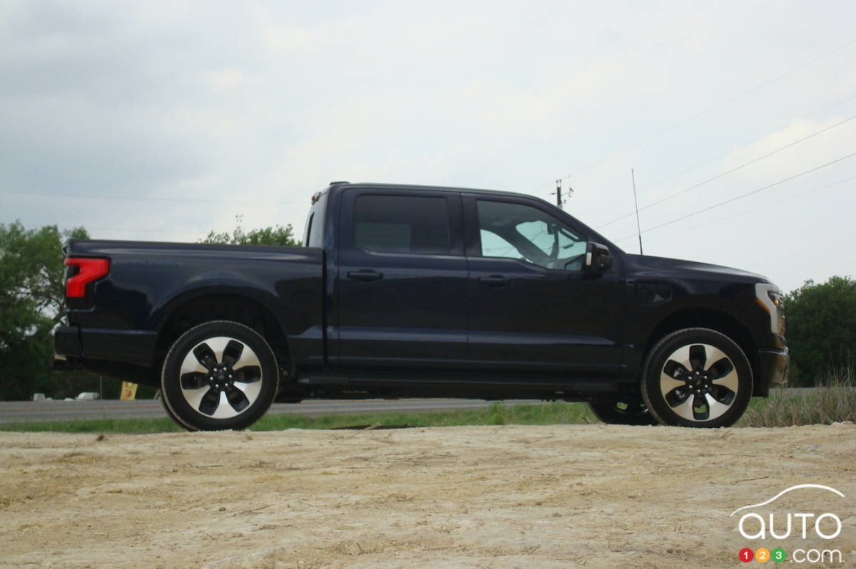 Ford F-150 Lightning 2022, profil