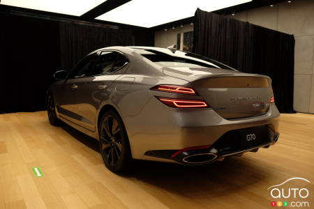 2022 Genesis G70, three-quarters rear