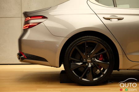 2022 Genesis G70, rear wheel