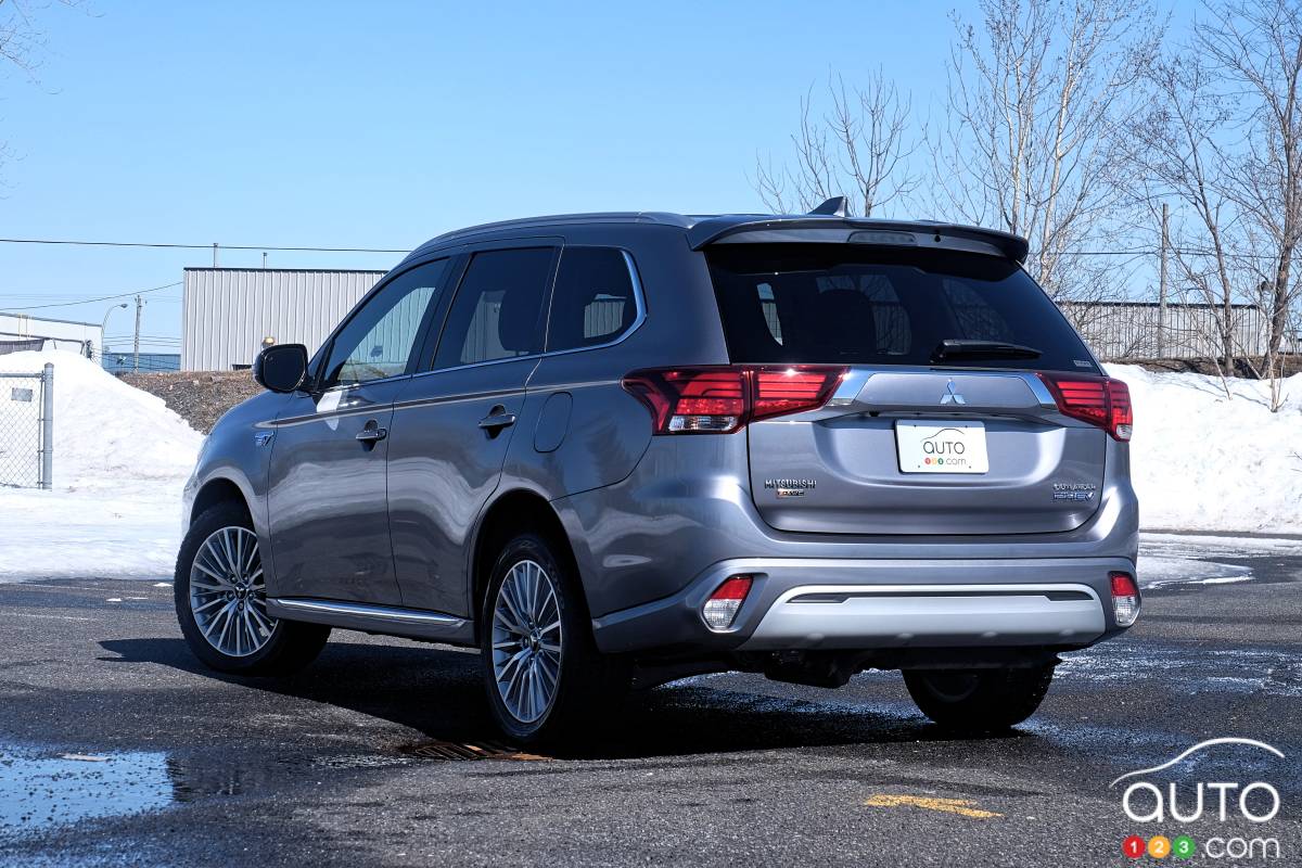 Mitsubishi Outlander PHEV, trois quarts arrière