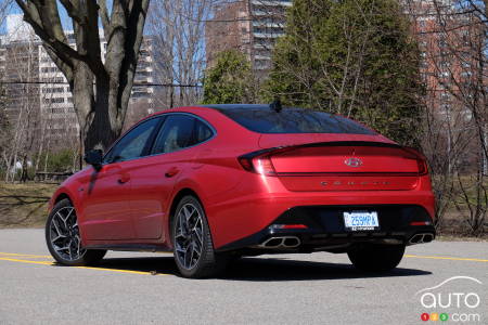 Hyundai Sonata, three-quarters rear