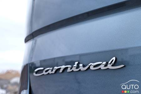 2022 Kia Carnival, badging