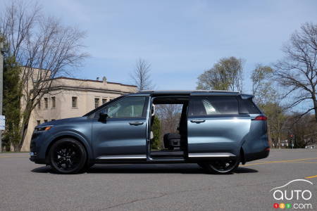 2022 Kia Carnival, with sliding doors open