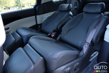 2022 Kia Carnival, VIP Lounge captain's chairs